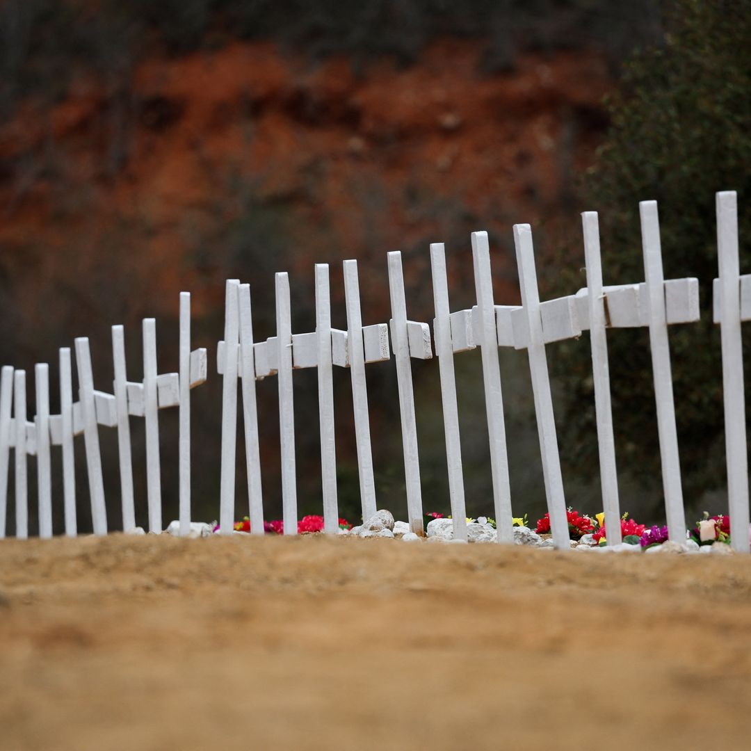 Una vista de las tumbas de las víctimas del terremoto. Foto: Reuters